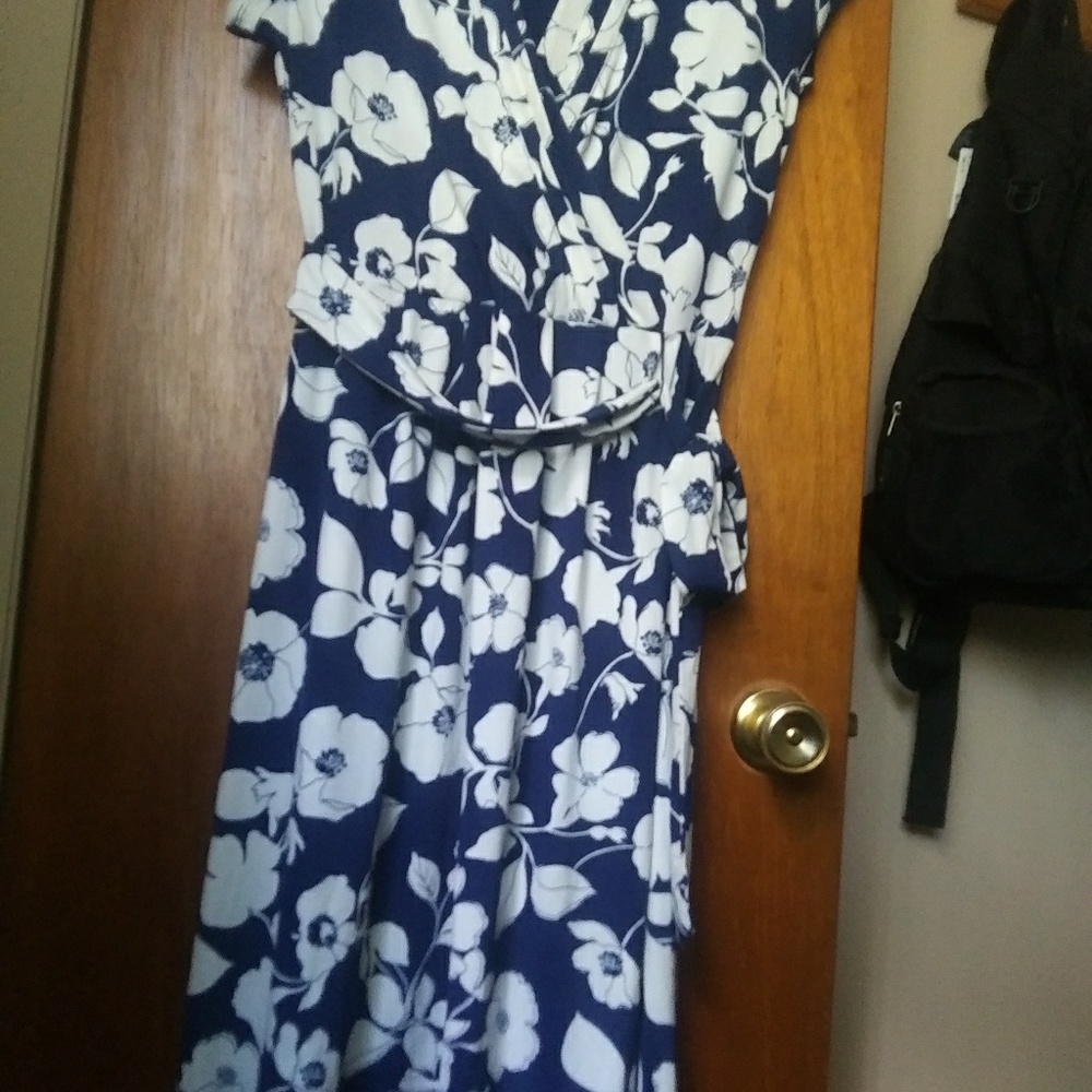 Dress - Picture 2 of 3